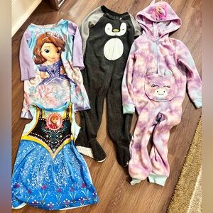 Size 24m/ 2T kids pajama bundle of 4 items